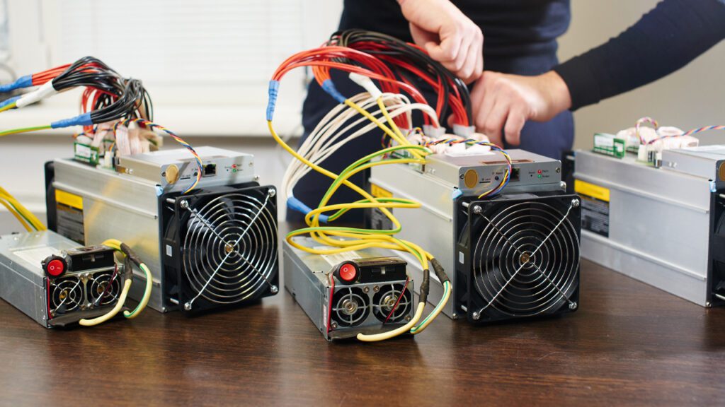 bitcoin-network-experiences-slight-dip-in-difficulty-after-record-high