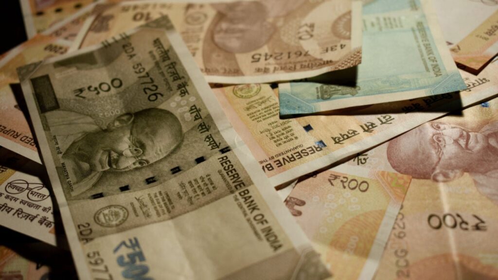 india-to-facilitate-international-settlements-in-rupees-to-reduce-dependence-on-the-us-dollar