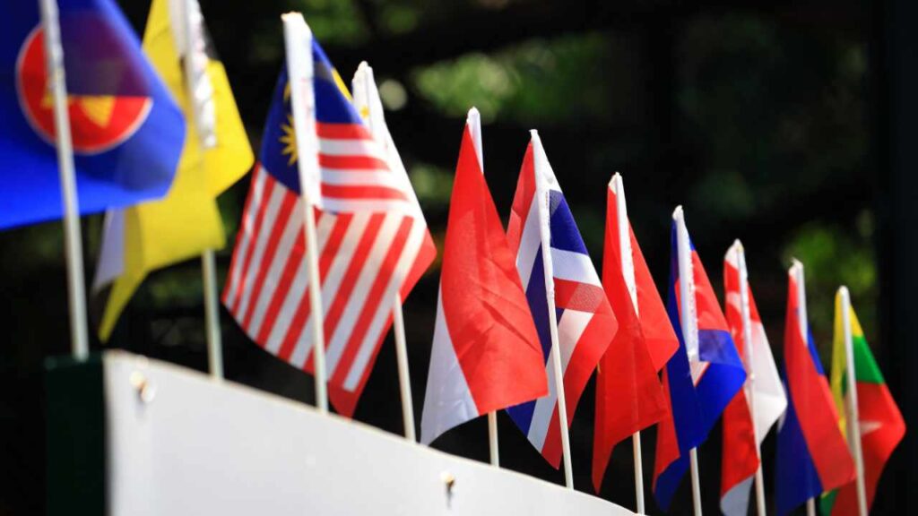 asean-countries-take-steps-to-reduce-reliance-on-us-dollar-for-trade-settlements