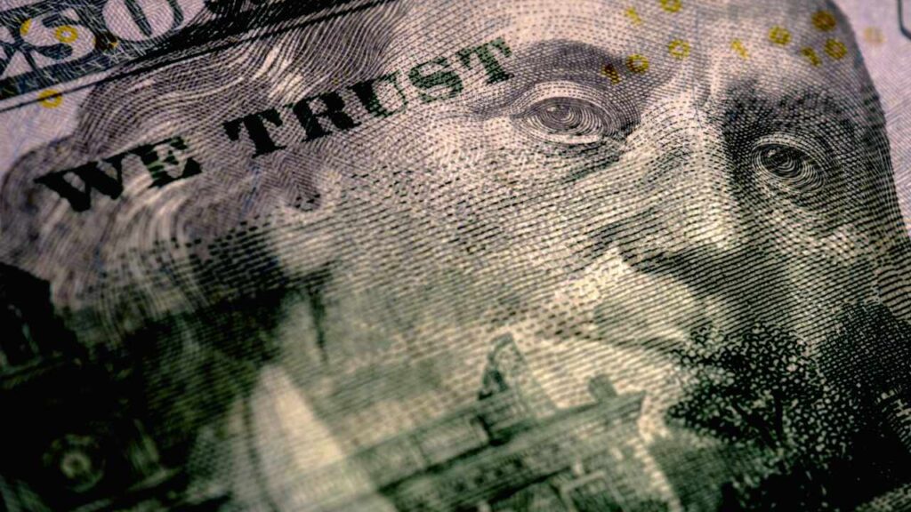 strategists:-us-dollar’s-reserve-currency-status-eroding-at-‘alarming-pace’