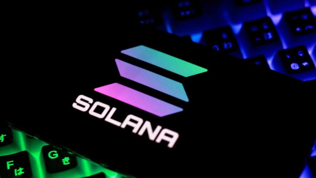 solana-etf-approval-odds-rise-amid-potential-political-shifts,-analyst-says