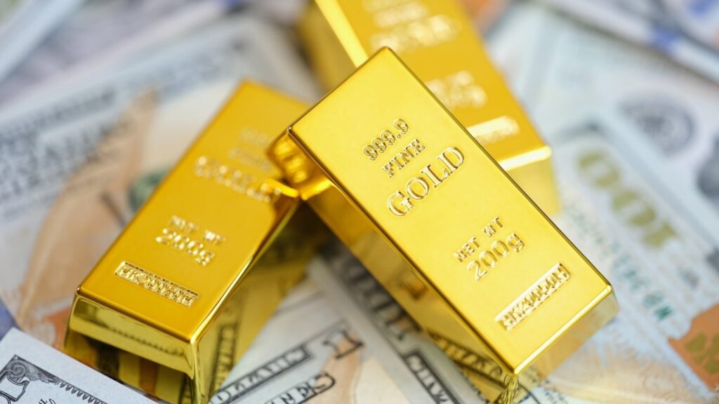 gold-shatters-records-as-investors-brace-for-economic-turbulence